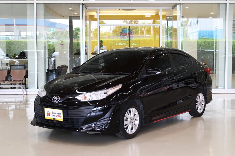 Toyota Yaris ATIV 2019 1.2 E Sedan เบนซิน ไม่ติดแก๊ส เกียร์อัตโนมัติ ดำ รูปที่ 2