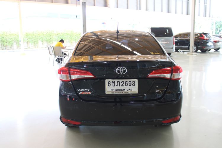 Toyota Yaris ATIV 2019 1.2 E Sedan เบนซิน ไม่ติดแก๊ส เกียร์อัตโนมัติ ดำ รูปที่ 4