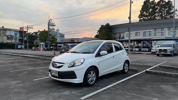 รถ Honda Brio 1.2 V สี ขาว