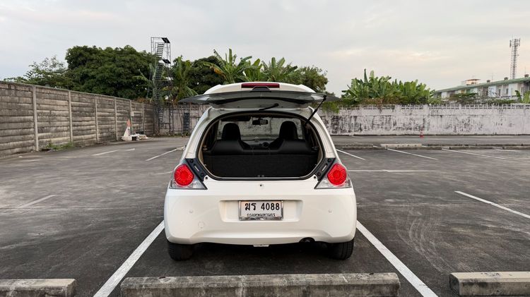 Honda Brio 2012 1.2 V Sedan เบนซิน ไม่ติดแก๊ส เกียร์อัตโนมัติ ขาว รูปที่ 4
