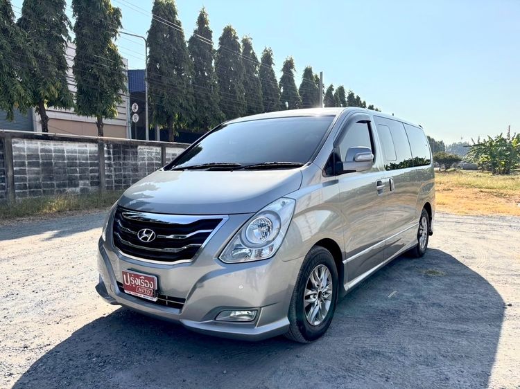รถ Hyundai H-1  2.5 Deluxe สี เทา