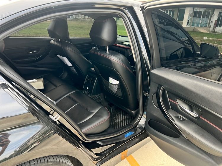 BMW Series 3 2014 320i Sedan เบนซิน ไม่ติดแก๊ส เกียร์อัตโนมัติ ดำ รูปที่ 4