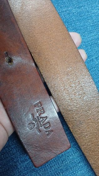 เข็มขัดหนังแท้ PRADA เอว 32 ถึง 40 กว้าง 1.4 ยาวรวมหัว 43.5 หัวสวย หนังสวย มีรอยตามใช้  รูปที่ 3