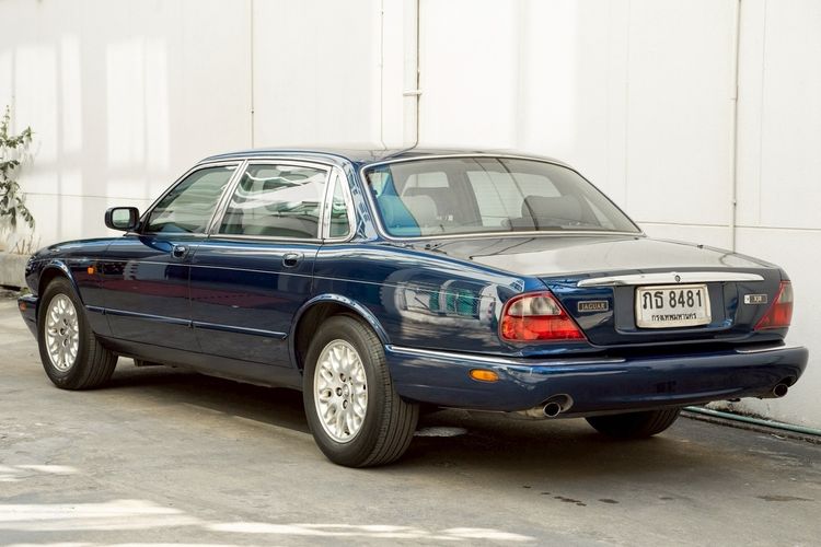 Jaguar XJ8 2000 3.5 Executive Sedan เบนซิน ไม่ติดแก๊ส เกียร์อัตโนมัติ น้ำเงิน รูปที่ 2