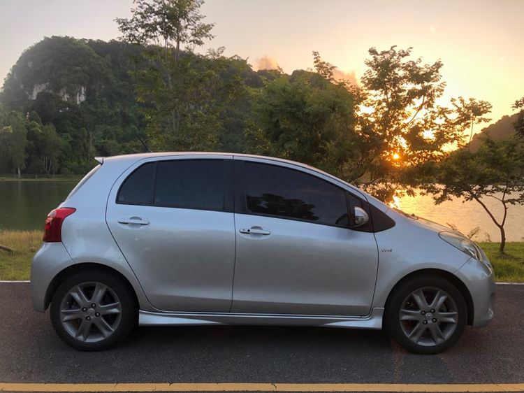 Toyota Yaris 2012 1.5 RS เบนซิน เกียร์อัตโนมัติ เทา รูปที่ 3