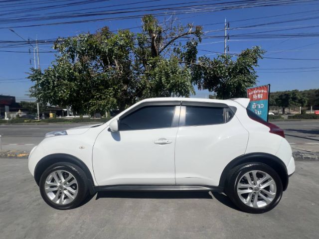 รถ Nissan Juke 1.6 E สี ขาว