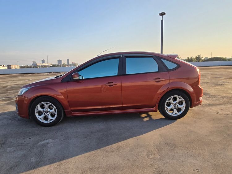 รถ Ford Focus 2.0 Sport สี แดง