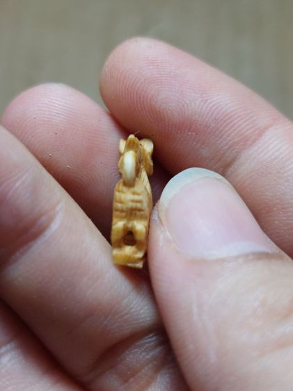 เครื่องรางสิงห์สาริกาคอม้าหลวงพ่อมุ่ยวัดดอนไร่งานสิ่ว รูปที่ 2