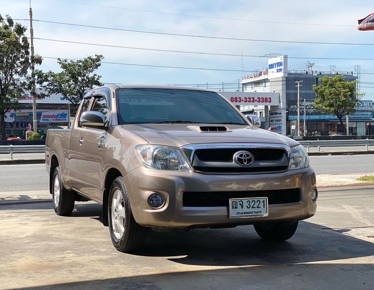 รถ Toyota Hilux Vigo 2.5 Smart Cab E สี น้ำตาล