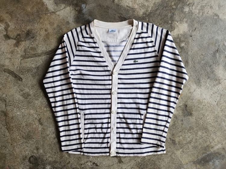 อื่นๆ อื่นๆ แขนยาว อื่นๆ อื่นๆ เสื้อกันหนาว LACOSTE แท้ 💯 size 4 ขนาด อก 21.5 ยาว 27 นิ้ว สภาพดีมาก ดีเทลสวย เนื้อผ้าดีมาก สวยเรียบๆ หายากน่าสะสมครับ