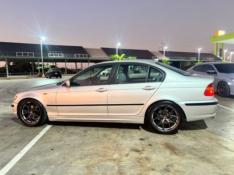 BMW Series 3 2003 318i Sedan เบนซิน ไม่ติดแก๊ส เกียร์อัตโนมัติ เงิน รูปที่ 2