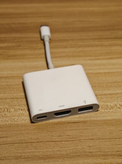 สายเคเบิลและตัวแปลง Apple USB-C Adapter 