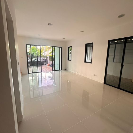 AP (Thailand) 2010 มีบางส่วน บ้านกลางเมืองนวมินทร์42 รูปที่ 2