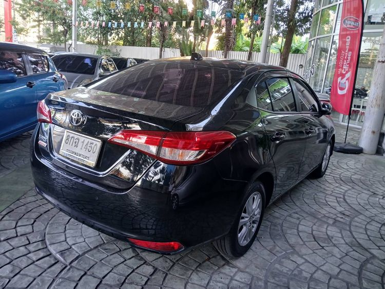 Toyota Yaris ATIV 2018 1.2 E Sedan เบนซิน ไม่ติดแก๊ส เกียร์อัตโนมัติ ดำ รูปที่ 4