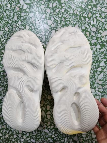 อดิดาส Yeezy Foam RNR Sand size 7 us  รูปที่ 2