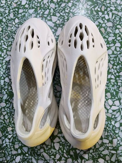 ขาว หนังสังเคราะห์ Adidas รองเท้าแบบสวมและโลฟเฟอร์ UK 5.5 | EU 38 2/3 | US 7 อดิดาส Yeezy Foam RNR Sand size 7 us 
