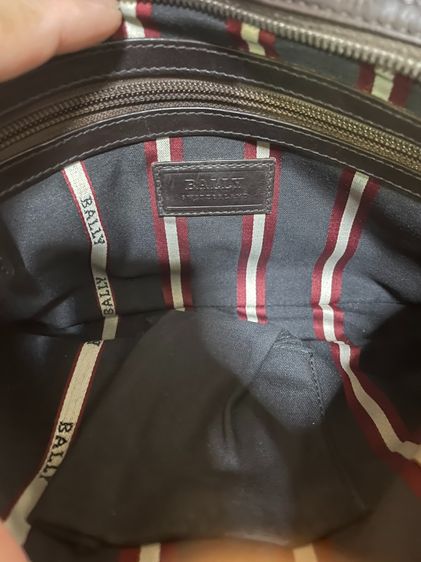 กระเป๋าครัชหนังสีน้ำตาลคาดขาวแดง BALLY  ขนาดกว้าง 10 นิ้ว สูง 7 นิ้วขาย2,900บาท รูปที่ 4