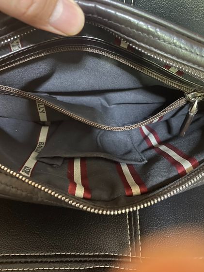 กระเป๋าครัชหนังสีน้ำตาลคาดขาวแดง BALLY  ขนาดกว้าง 10 นิ้ว สูง 7 นิ้วขาย2,900บาท รูปที่ 6