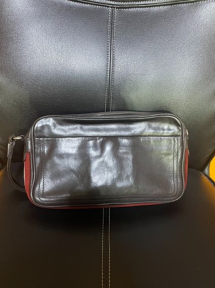 กระเป๋าครัชหนังสีน้ำตาลคาดขาวแดง BALLY  ขนาดกว้าง 10 นิ้ว สูง 7 นิ้วขาย3,000บาท