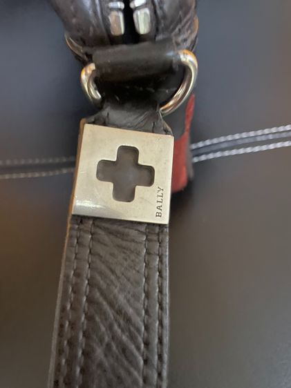 กระเป๋าครัชหนังสีน้ำตาลคาดขาวแดง BALLY  ขนาดกว้าง 10 นิ้ว สูง 7 นิ้วขาย2,900บาท รูปที่ 2