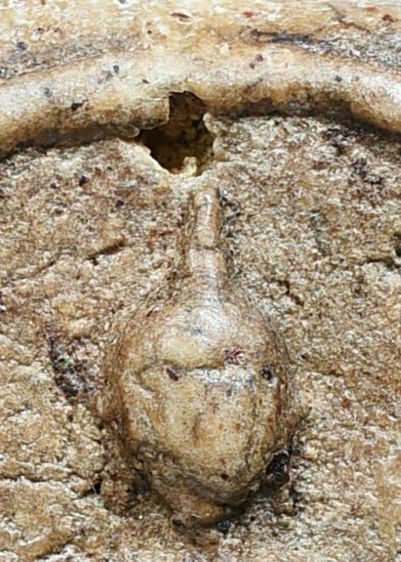 พระสมเด็จวัดระฆัง สภาพใช้ เนื้อเก่า จัดจ้าน มีมวลสาร