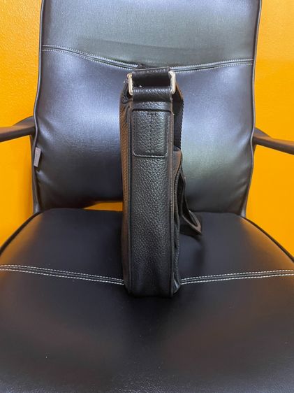 กระเป๋าCrossbody bad  BALLY หนังสีดำพร้อมที่รองบ่า ขนาดกว้าง 11 นิ้ว สูง 12นิ้วขาย3,800บาท รูปที่ 4