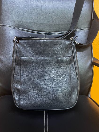 กระเป๋าCrossbody bad  BALLY หนังสีดำพร้อมที่รองบ่า ขนาดกว้าง 11 นิ้ว สูง 12นิ้วขาย3,900บาท