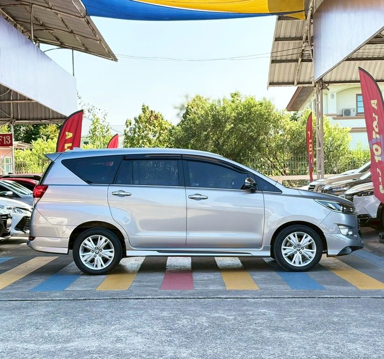 Toyota Innova 2019 2.8 Crysta V Utility-car ดีเซล ไม่ติดแก๊ส เกียร์อัตโนมัติ บรอนซ์เงิน รูปที่ 2