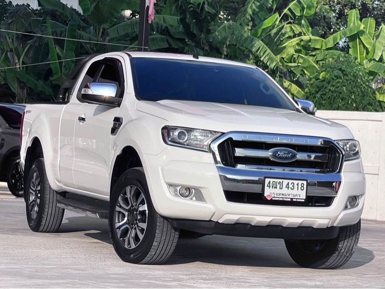 รถ Ford Ranger 2.2 Hi-Rider XLT สี ขาว