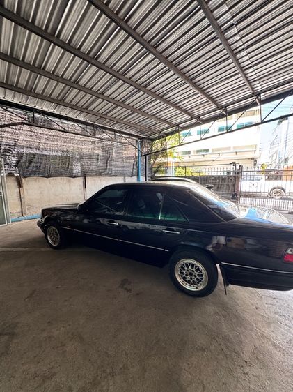 Mercedes-Benz E-Class 1994 E220 Sedan เบนซิน ไม่ติดแก๊ส เกียร์อัตโนมัติ ดำ รูปที่ 4