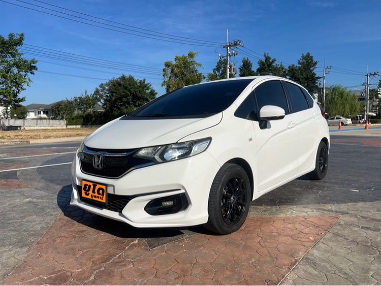 รถ Honda Jazz 1.5 V สี ขาว