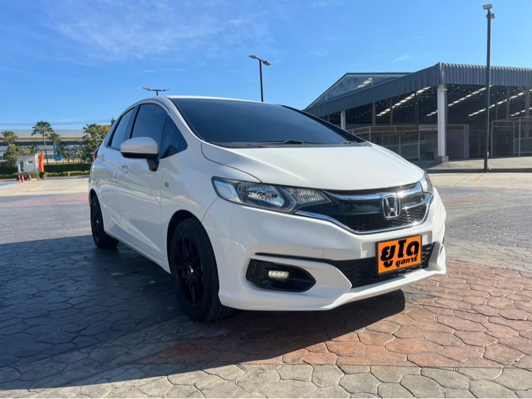 Honda Jazz 2017 1.5 V Sedan เบนซิน ไม่ติดแก๊ส เกียร์อัตโนมัติ ขาว รูปที่ 2