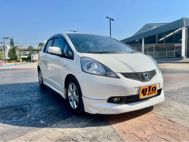 Honda Jazz 2010 1.5 V Sedan เบนซิน ไม่ติดแก๊ส เกียร์อัตโนมัติ ขาว รูปที่ 2