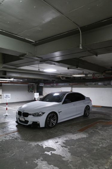 BMW Series 3 2013 325d Sedan ดีเซล ไม่ติดแก๊ส เกียร์อัตโนมัติ ขาว รูปที่ 3