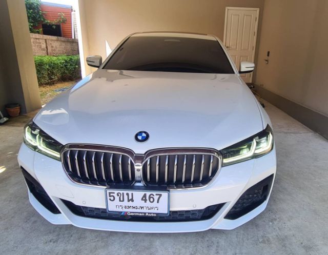 BMW Series 5 2020 530e Sedan ไฮบริด ไม่ติดแก๊ส เกียร์อัตโนมัติ ขาว รูปที่ 2
