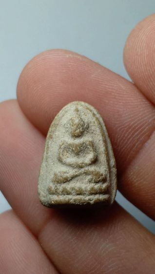 พระเนื้อผงพิมพ์เล็บมือหลังมีรอยจารยันต์ รูปที่ 2