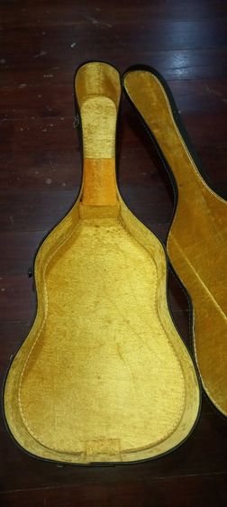 เคสแข็งใส่กีต้าร์โปร่ง