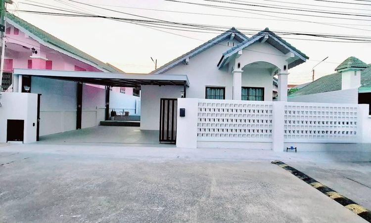 ตกแต่งครบ 2025 พูลวิลล่าเขาน้อยพัทยา ตกแต่งเฟอร์นิเจอร์ และเครื่องใช้ไฟฟ้าครบ