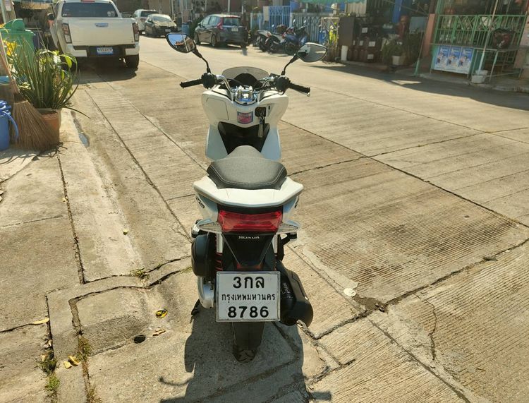 🛵ยังไงก็ขาย PCX 150 ปี 58 เครื่องดี สีสวย สตาร์ทมือ เล่มชุดโอนครบ+เปลี่ยนถ่ายน้ำมันเครื่องฟรี ส่งฟรี30 ก.ม รูปที่ 5