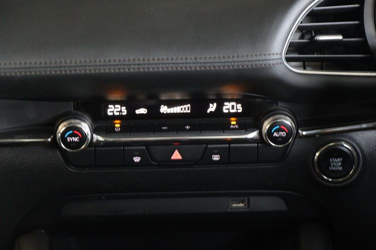 Mazda Mazda3 2021 2.0 SP Sedan เบนซิน ไม่ติดแก๊ส เกียร์อัตโนมัติ ขาว รูปที่ 3