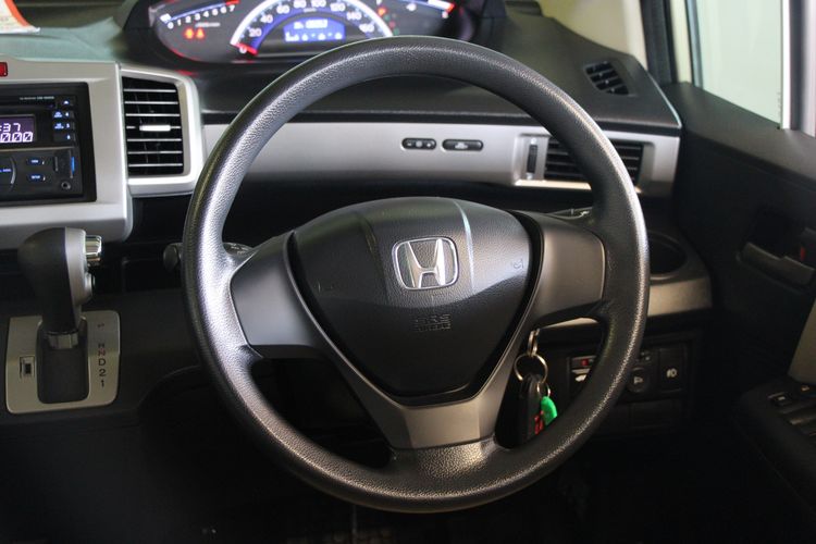 Honda Freed 2014 1.5 E Utility-car เบนซิน ไม่ติดแก๊ส เกียร์อัตโนมัติ ขาว รูปที่ 4