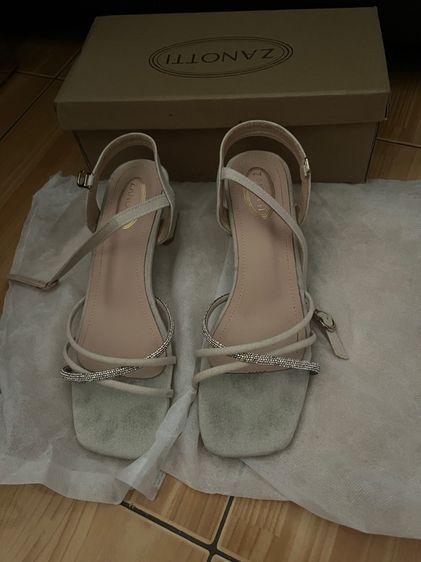 รองเท้าส้นสูง รูปที่ 2