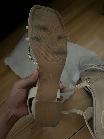 รองเท้าส้นสูง รูปที่ 4