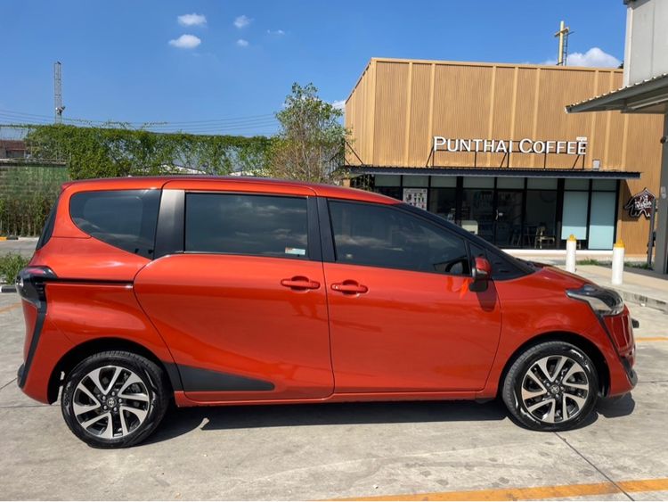 Toyota Sienta 2018 1.5 V Utility-car เบนซิน ไม่ติดแก๊ส เกียร์อัตโนมัติ ส้ม