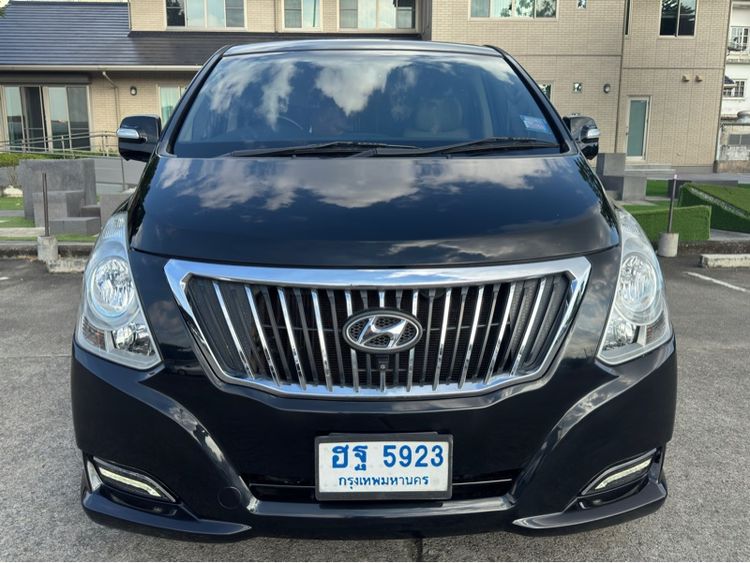 Hyundai H-1 2017 2.5 Deluxe Utility-car ดีเซล เกียร์อัตโนมัติ ดำ รูปที่ 2