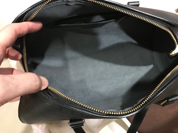 Louis Vuitton ของแท้ สภาพดีมากๆ เดิมๆ ไม่มีซ่อม รูปที่ 14