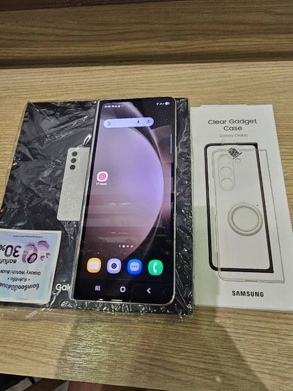  ขาย แล้ว❌️❌️ZS23ultra หมดนี่200 ส่งเคอรี่ค่าส่งตามจริงค่ะ FOLD 5 สีครีม 15000 เพิ่งเคลมฟิลม แบต และจอในมา แต่จอในไม่ได้ติดฟิมมีรอยขนแมว2จุด สภาพสวยงามนะคะ ตามภาพเลย 