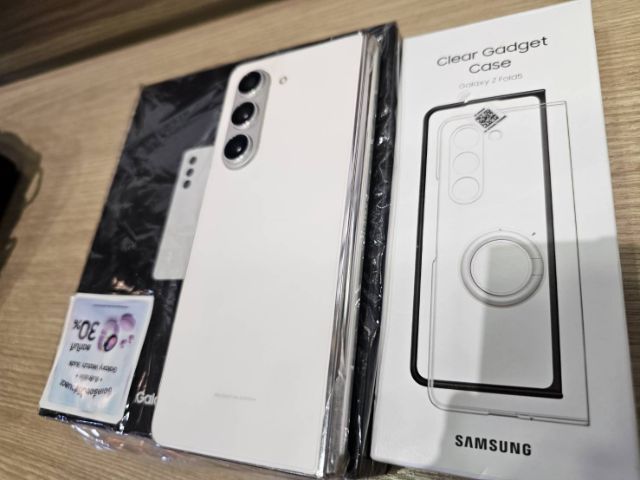  ขาย แล้ว❌️❌️ZS23ultra หมดนี่200 ส่งเคอรี่ค่าส่งตามจริงค่ะ FOLD 5 สีครีม 15000 เพิ่งเคลมฟิลม แบต และจอในมา แต่จอในไม่ได้ติดฟิมมีรอยขนแมว2จุด สภาพสวยงามนะคะ ตามภาพเลย  รูปที่ 2