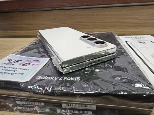  ขาย แล้ว❌️❌️ZS23ultra หมดนี่200 ส่งเคอรี่ค่าส่งตามจริงค่ะ FOLD 5 สีครีม 15000 เพิ่งเคลมฟิลม แบต และจอในมา แต่จอในไม่ได้ติดฟิมมีรอยขนแมว2จุด สภาพสวยงามนะคะ ตามภาพเลย  รูปที่ 3