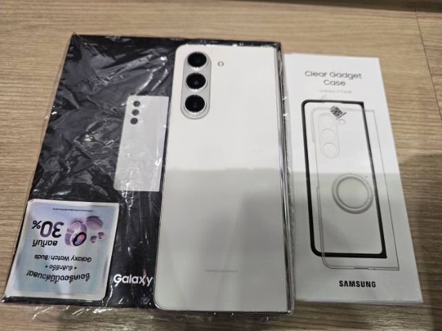  ขาย แล้ว❌️❌️ZS23ultra หมดนี่200 ส่งเคอรี่ค่าส่งตามจริงค่ะ FOLD 5 สีครีม 15000 เพิ่งเคลมฟิลม แบต และจอในมา แต่จอในไม่ได้ติดฟิมมีรอยขนแมว2จุด สภาพสวยงามนะคะ ตามภาพเลย  รูปที่ 4